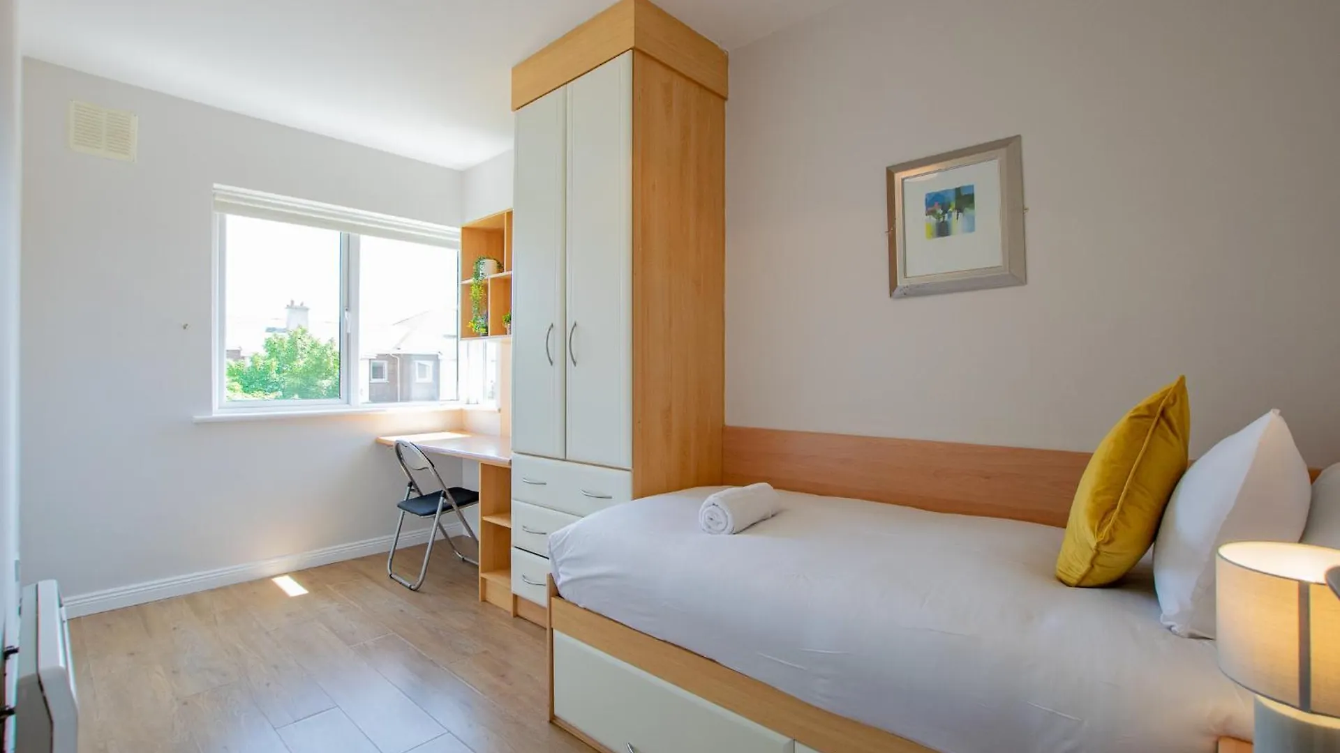 66 - Large Townhouse By Shortstays Galway 0*,  Ireland
