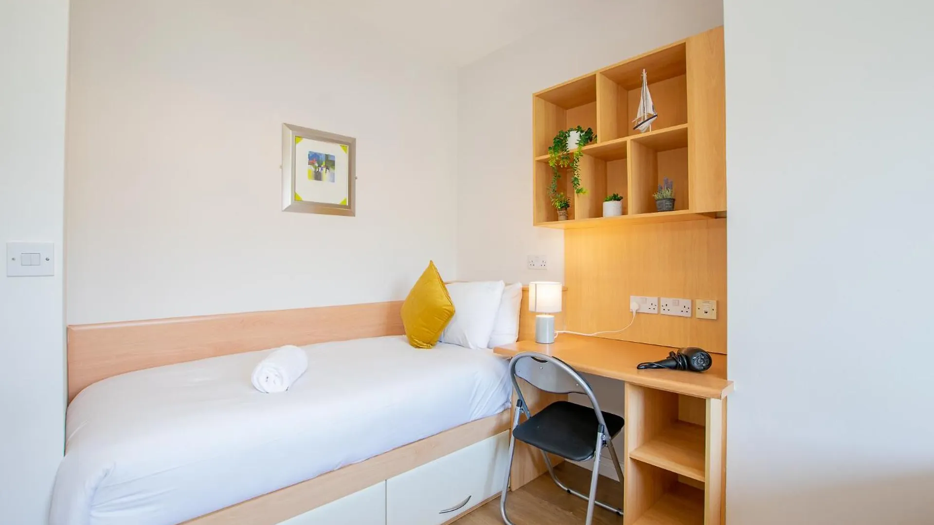 66 - Large Townhouse By Shortstays Galway