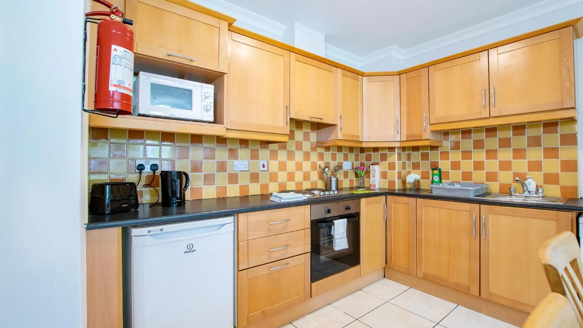 66 - Large Townhouse By Shortstays Galway