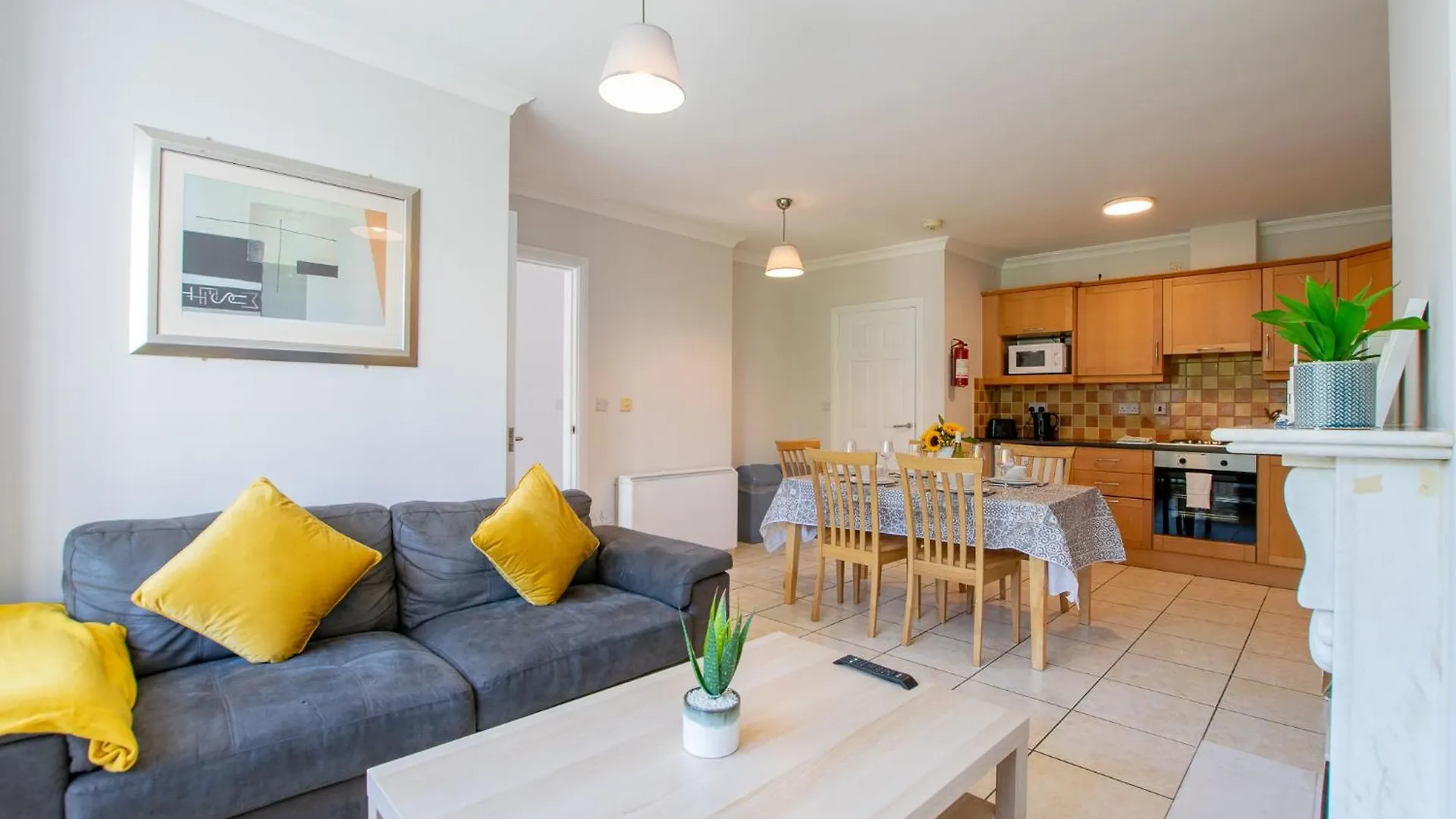 66 - Large Townhouse By Shortstays Galway 0*,