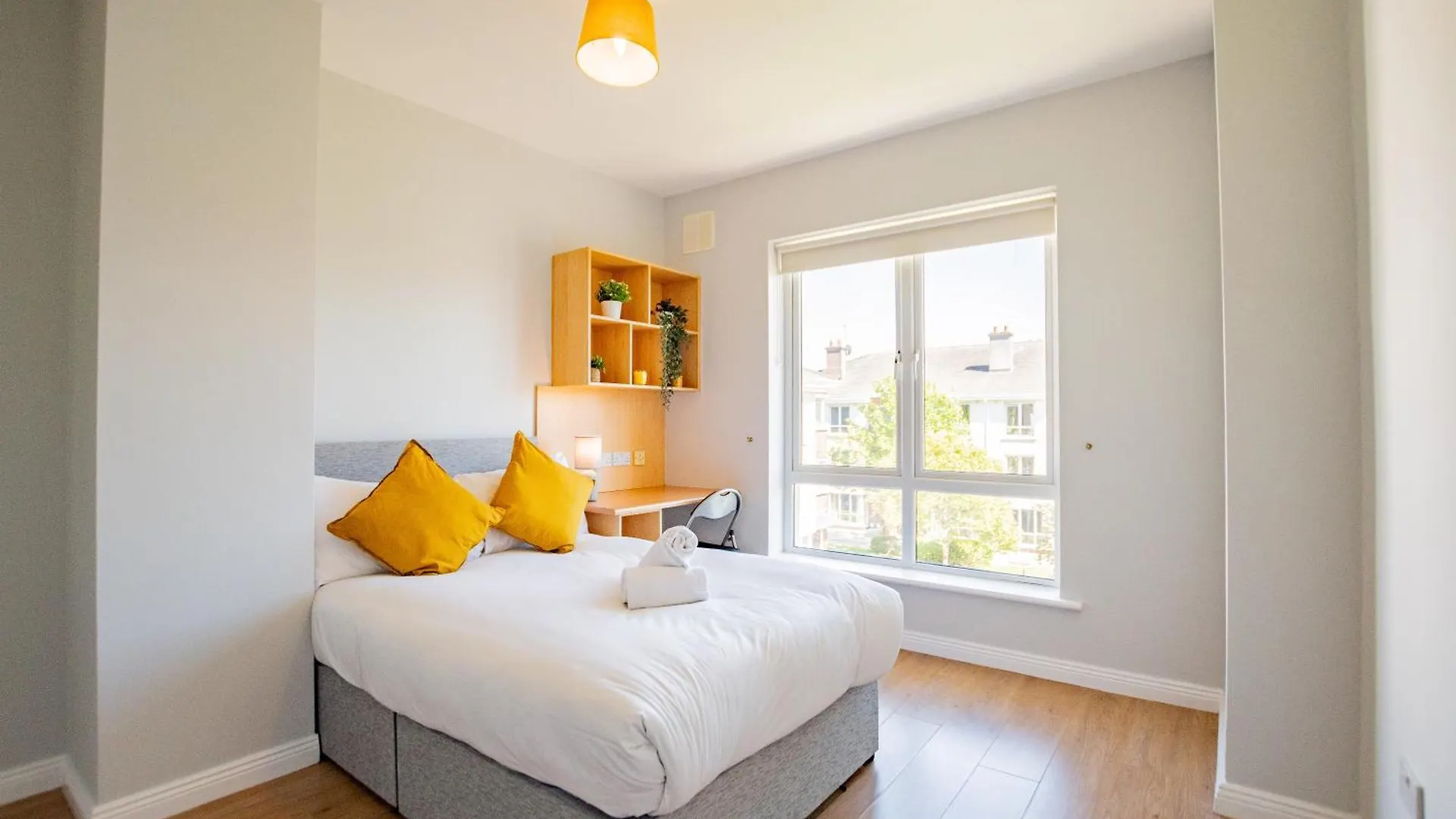 66 - Large Townhouse By Shortstays Galway
